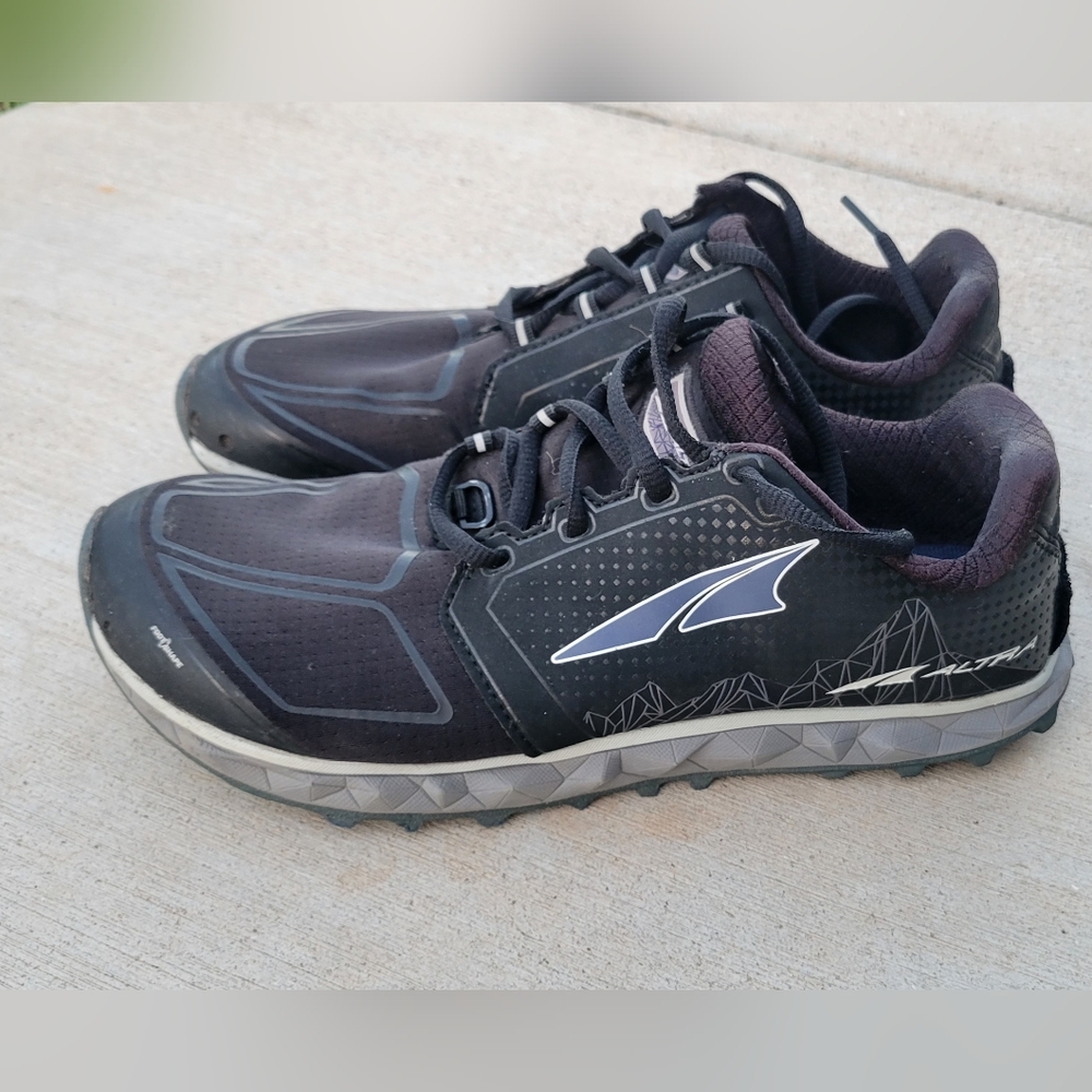 Altra Women's Black and Gray Athletic Shoes